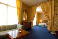 Senior Suite Grand Hotel Astoria Grado Italien. Was sich in diesem schönen Hotelzimmer im August 2021 ereignete, kann bald im Darknet betrachtet werden. Und wenn ich nicht artig bin, gibts dies auch im Internet.